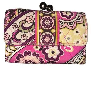 Vera Bradley Very Berry Paisley Kisslock Wallet Pink Paisley Floral​